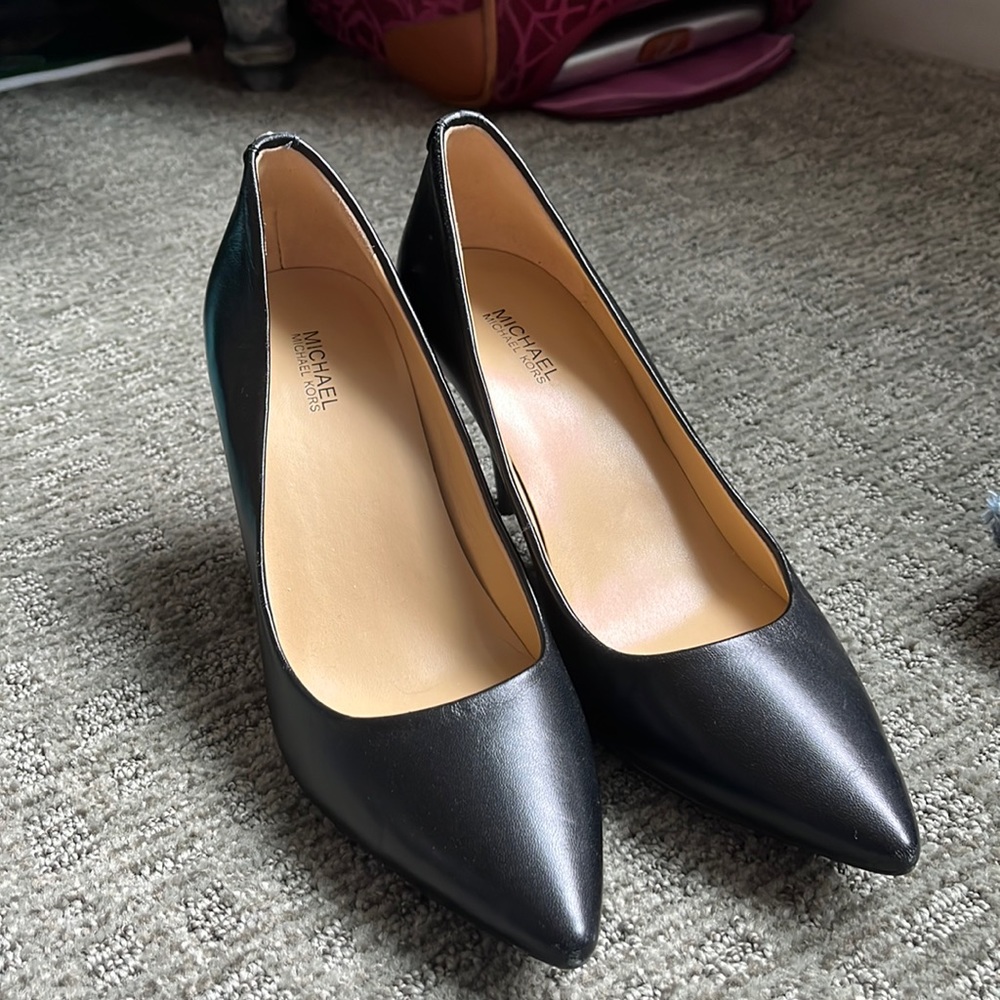 NEW black michael kors pump